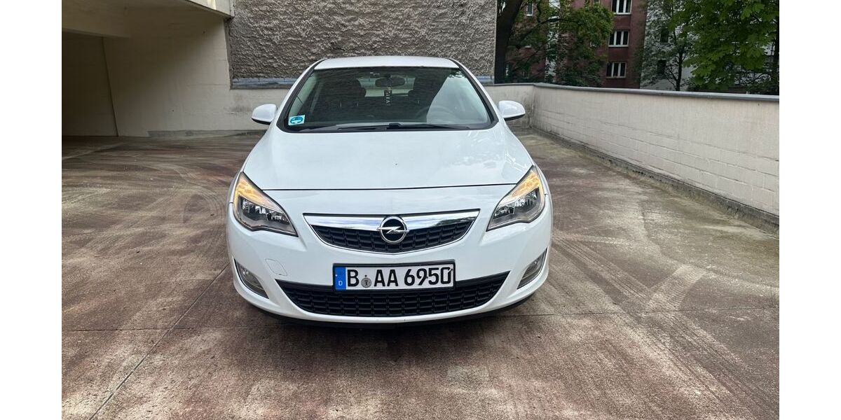 Opel Astra 142.000 km 2.400 &euro; Berlin 12099