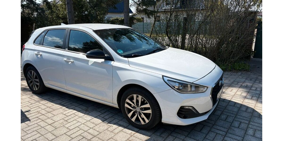 Hyundai i30 102.000 km 14.000 &euro; Velten 16727
