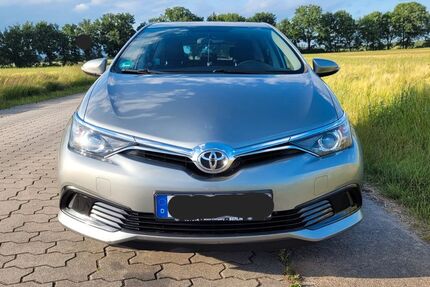 Toyota Auris 91.000 km 9.100 &euro; Oberkrämer 16727