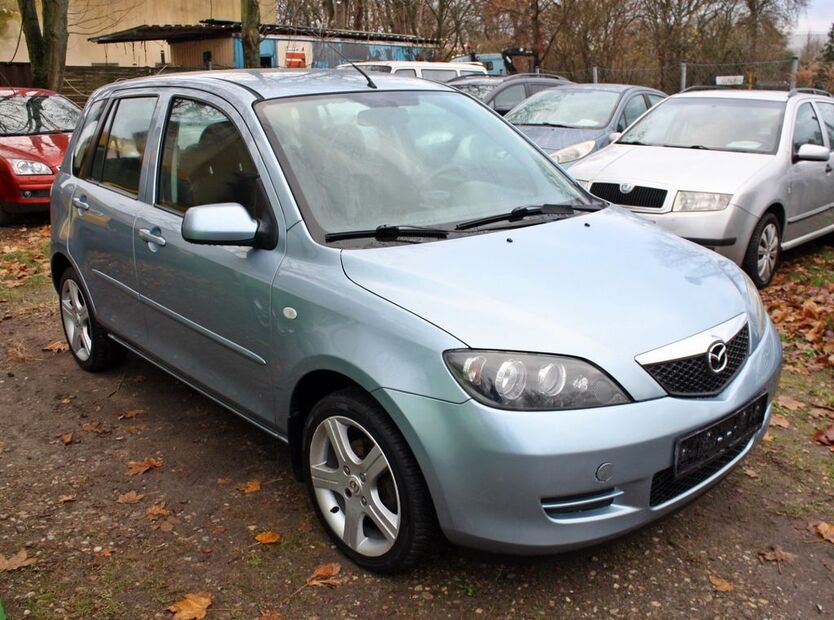 Mazda 2 144.700 km 2.499 € Berlin 13057