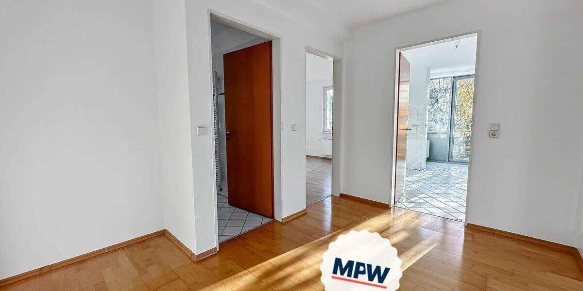 Großzügige Wohnung mit Balkon & Stellplatz - tolle Aufteilung 3 zimmer