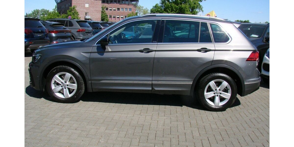 VW Tiguan 2.0TSi 4Motion R-line ACC Navi LED Kamera 22.247 km 27.980 &euro; Falkensee 14612