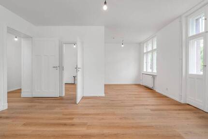 Frisch sanierte 2-Zimmer-Wohnung mit Balkon in Toplage von Hennigsdorf - Erstbezug