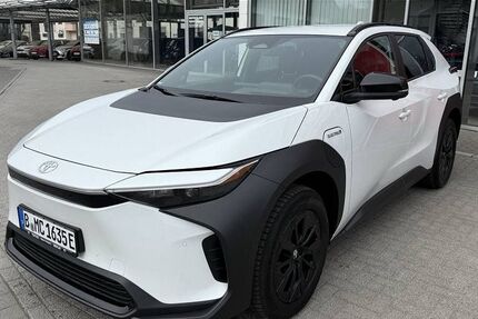 Toyota bZ4X 4.000 km 34.450 € Berlin 13403