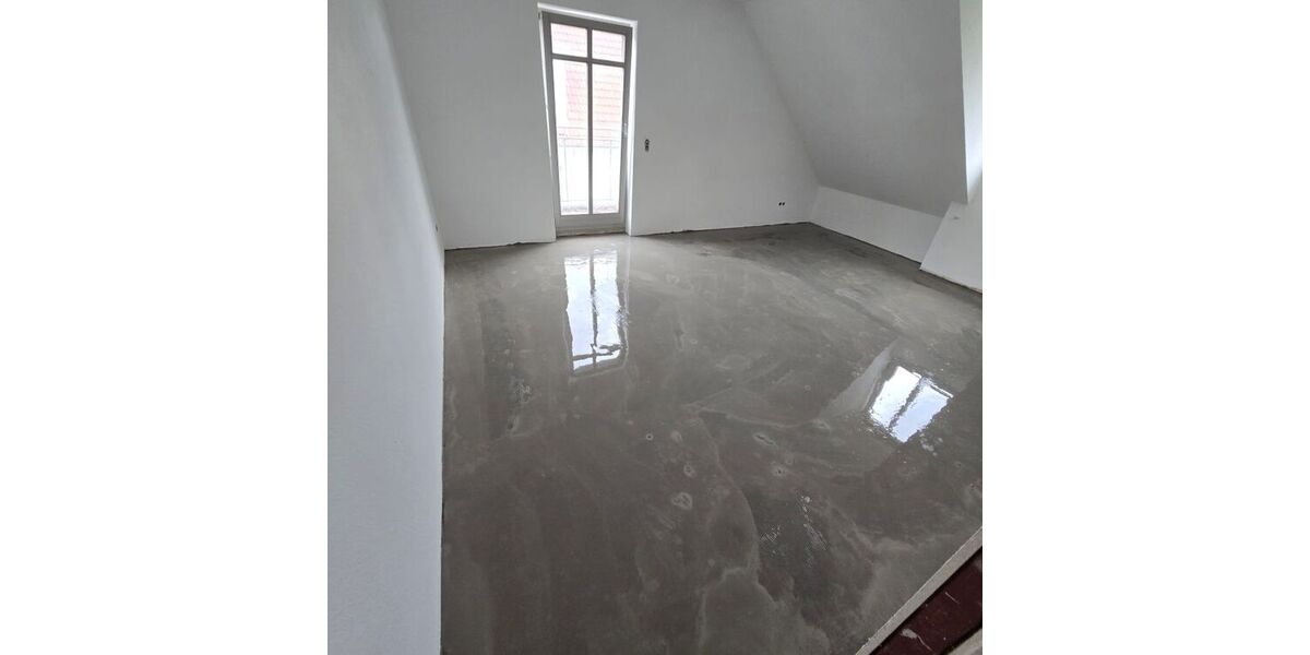 Provisionsfrei* Bezugsfreie 3-Zimmer-Wohnung mit Westbalkon; PV-Anlage und Tiefgarage - Dachgeschoßwohnung Hohen Neuendorf | Angebot:26705176