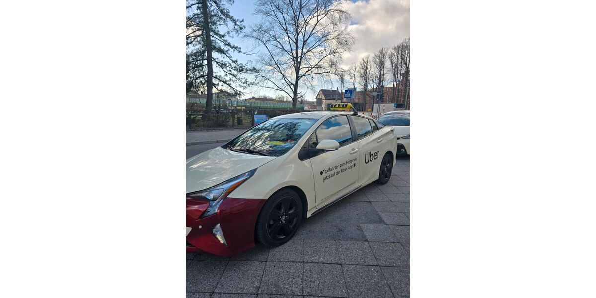 Toyota Prius 242.434 km 14.350 &euro; Berlin 10117