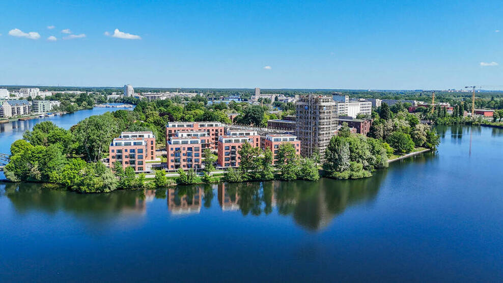 Familien-Oase: Weitläufige EG-Wohnung mit 2 Bädern und Stellplatz - direkt am Wasser!