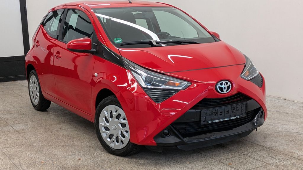 Toyota Aygo (X) 24.700 km 10.590 &euro; Eichwalde 15732