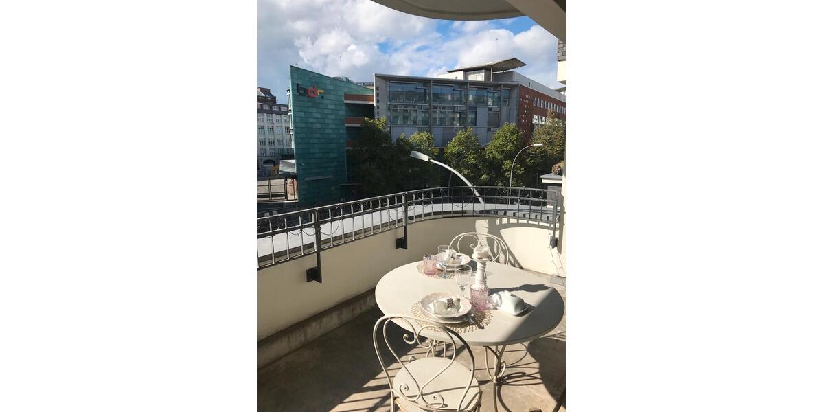 Etagenwohnung Berlin Mitte - 2 Zimmer, 65 m&sup2;, 1.780&euro; | Angebot:24719273