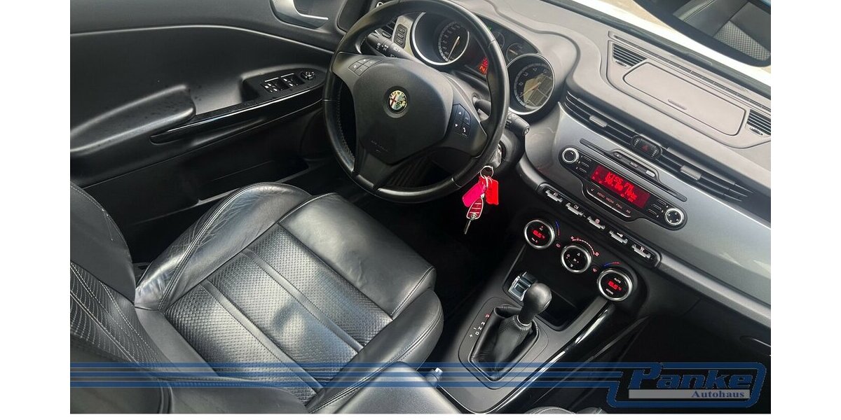 Alfa Romeo Giulietta 1.4 TB Turismo Aut.*BT*SHZ*Leder*Xenon 200.000 km 4.999 &euro; Berlin 13187