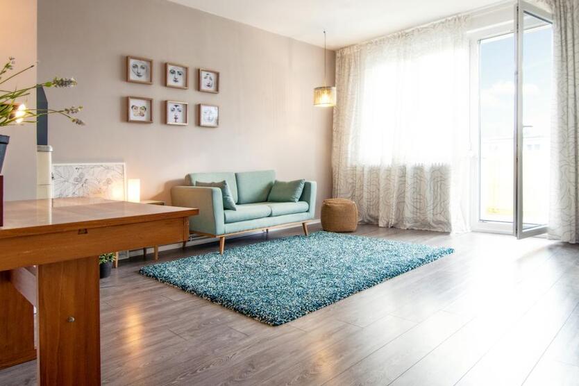 Sonnige, ruhige 2,5 Zimmerwohnung mit Balkon und Ausblick
