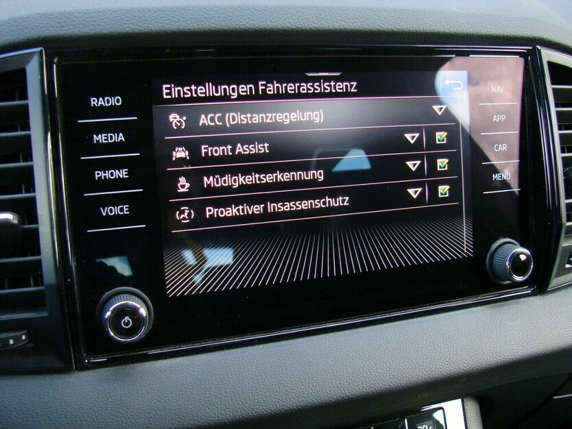 Skoda Karoq 1.5TSi Sportline ACC Navi LED Kamera 33.284 km 31.980 € Falkensee 14612