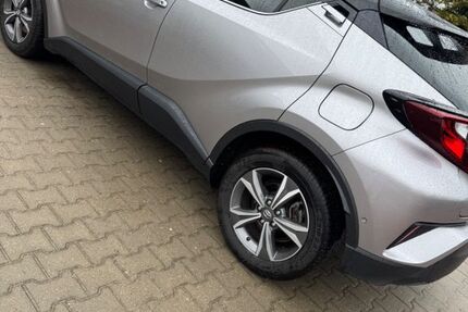 Toyota C-HR 106.000 km 18.700 &euro; Berlin 13053