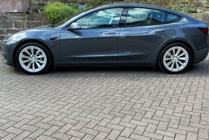 Tesla Model 3 34.300 km 29.400 &euro; Berlin 12205
