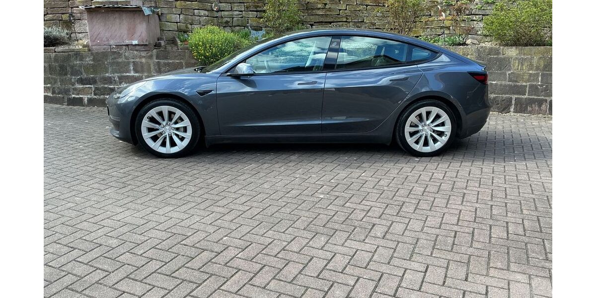 Tesla Model 3 34.300 km 29.400 &euro; Berlin 12205