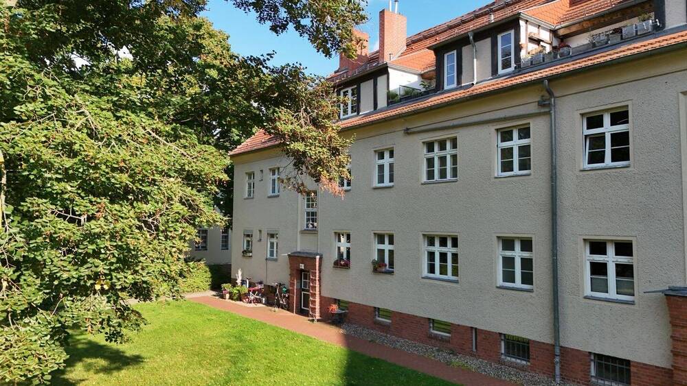 ?? Wohnen in Zehlendorf Mitte: Erstbezug nach Sanierung in eine 3-Zi Stuck-Altbau-Whg mit Dielen 3 zimmer