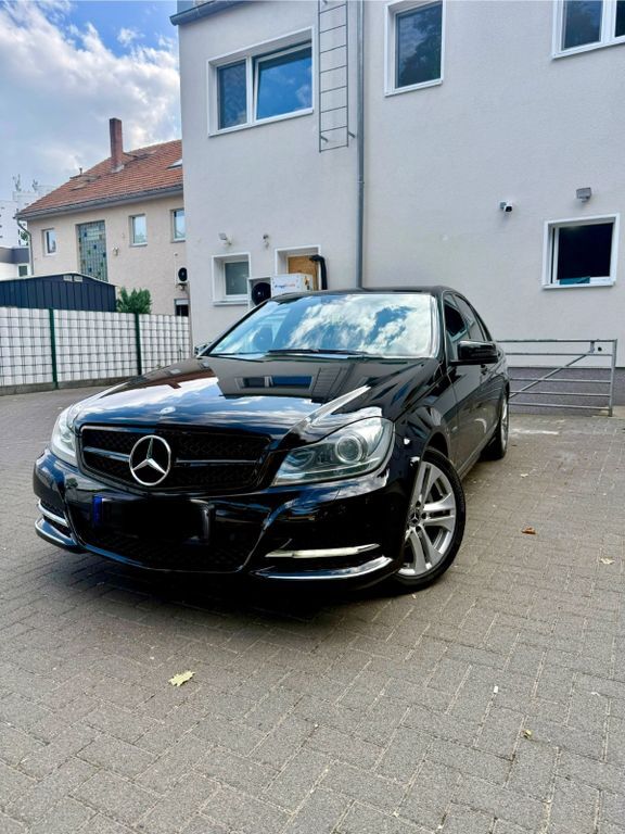 Mercedes-Benz C 250 175.000 km 10.500 € Berlin 12351