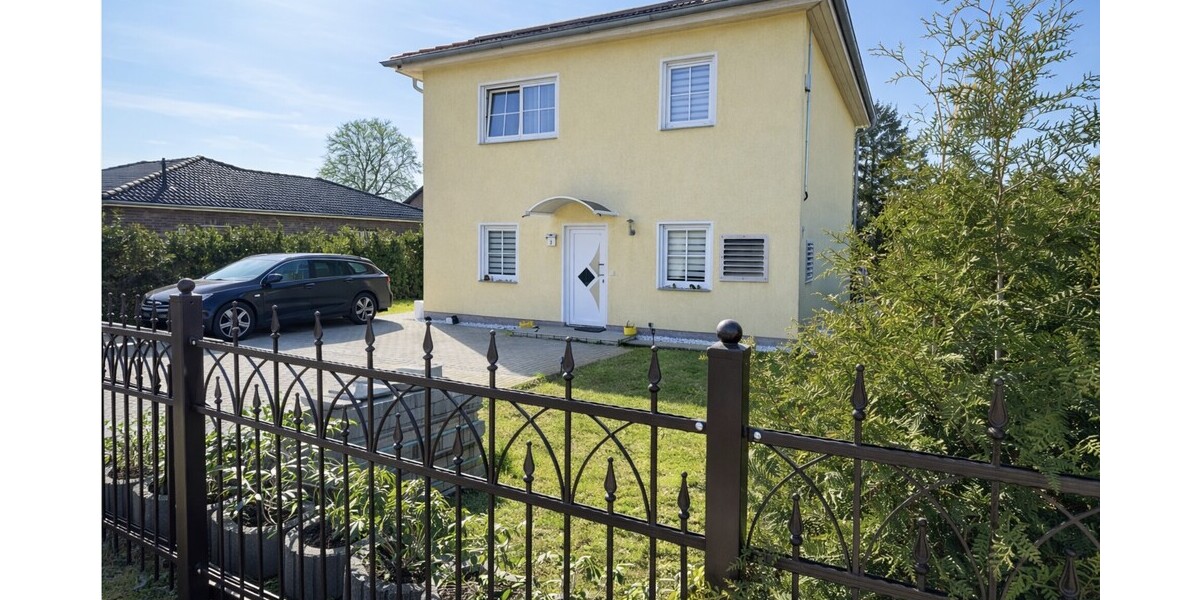 Berlin-Biesdorf: Stilvolle Stadtvilla auf 490 m² GST inkl. Terrasse & Garten in ruhiger Wohnlage ! - Einfamilienhaus Berlin / Biesdorf Biesdorf | Angebot:27009666