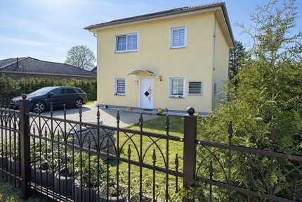 Berlin-Biesdorf: Stilvolle Stadtvilla auf 490 m² GST inkl. Terrasse & Garten in ruhiger Wohnlage ! - Haus Berlin / Biesdorf Biesdorf | Angebot:25871728