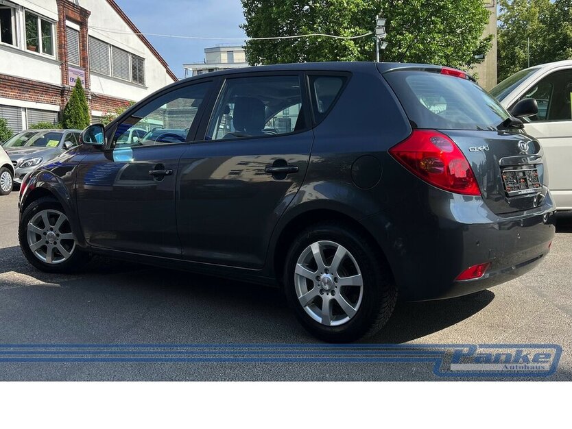 Kia Ceed 1.6 EX*SchiebeD*SHZ*Klima*Teilleder*PDC* 123.801 km 3.990 € Berlin 13187