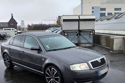 Skoda Superb 194.000 km 2.200 &euro; Berlin 13585