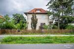 Wohnen im Grünen mit Potenzial: Bezugsfreies Haus mit Garten vor den Toren der Hauptstadt