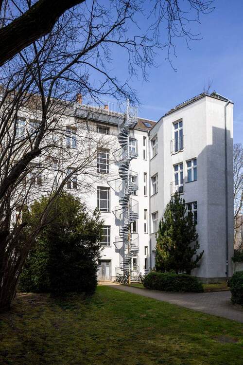 Gestalten Sie Ihr Traumzuhause - helle bezugsfreie 2-Zi.-AltbauWohnung mit Dielen und franz. Balkon!