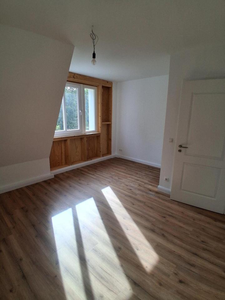 Schöne neu errichtete 3 bis 4 Zimmer-Dachgeschosswohnung mit geh. Innenausstattung und Dachterrasse zimmer