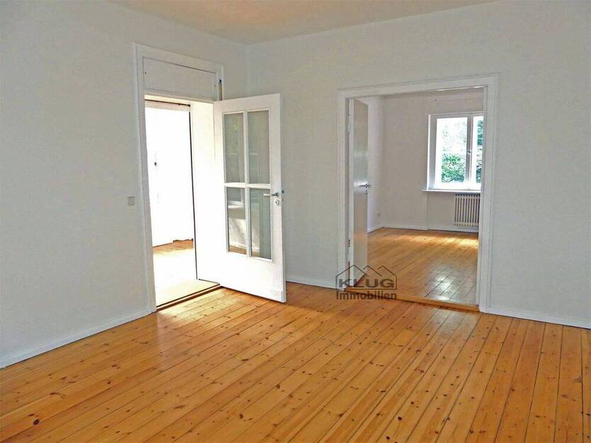 Frohnau! Ansprechendes Dreifamilienhaus mit 2 bezugsfreien Wohnungen im EG u. OG