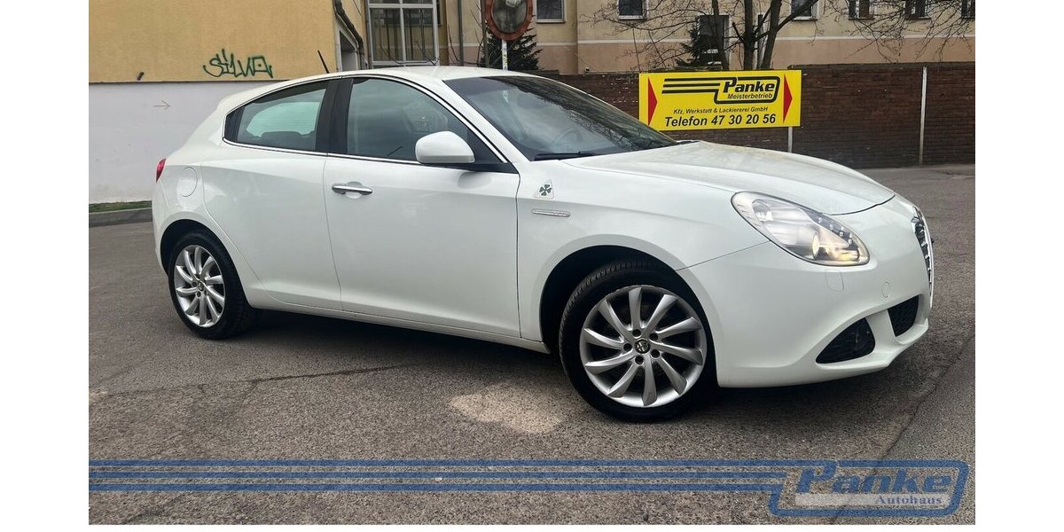 Alfa Romeo Giulietta 1.4 TB Turismo Aut.*BT*SHZ*Leder*Xenon 200.000 km 4.999 &euro; Berlin 13187