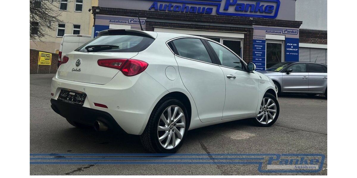 Alfa Romeo Giulietta 1.4 TB Turismo Aut.*BT*SHZ*Leder*Xenon 200.000 km 4.999 &euro; Berlin 13187