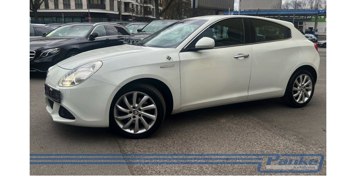 Alfa Romeo Giulietta 1.4 TB Turismo Aut.*BT*SHZ*Leder*Xenon 200.000 km 4.999 &euro; Berlin 13187