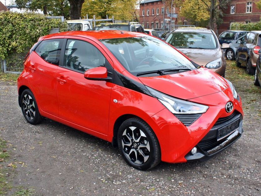 Toyota Aygo (X) 10.350 km 8.999 € Berlin 13057