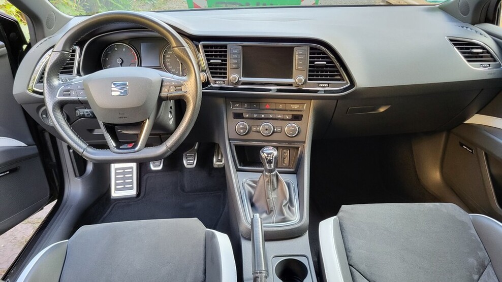 Seat Leon SC 96.000 km 16.900 € Berlin 10178