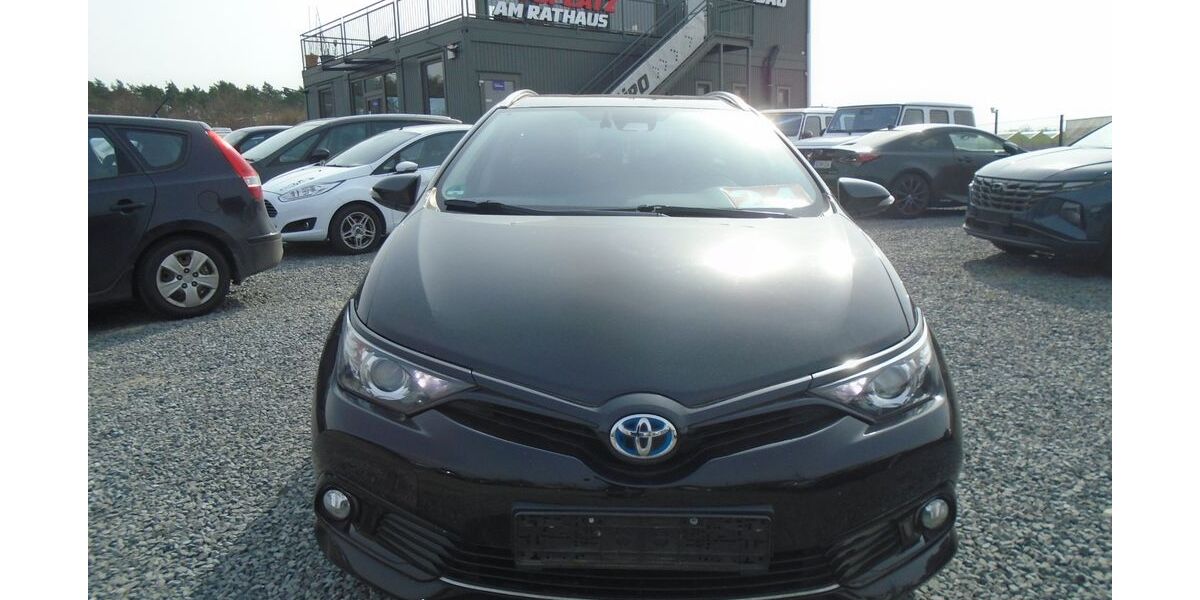 Toyota Auris 143.000 km 12.950 &euro; Wildau 15745