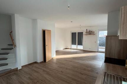 Wohnung Berlin Marzahn-Hellersdorf - 4 Zimmer, 300 m&sup2;, 1.900&euro; | Angebot:27651912