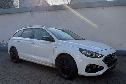 Hyundai i30 81.000 km 10.900 &euro; Berlin 13353