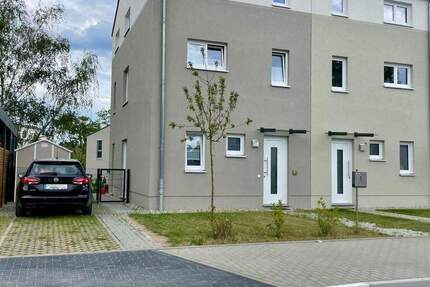 Haus Berlin Altglienicke - 4 Zimmer, 134 m&sup2;, 2.200&euro; | Angebot:25821698