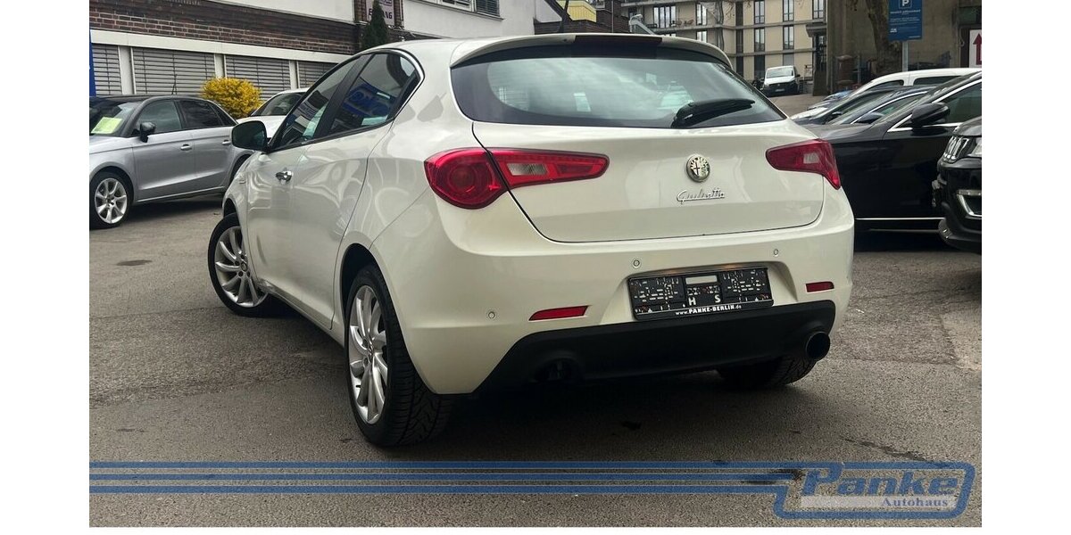 Alfa Romeo Giulietta 1.4 TB Turismo Aut.*BT*SHZ*Leder*Xenon 200.000 km 4.999 &euro; Berlin 13187