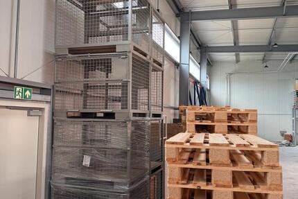 Lager für Paletten und Boxen zimmer