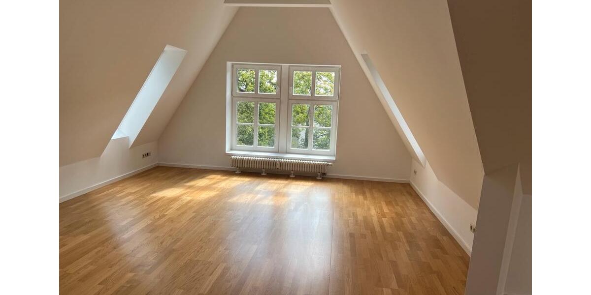 Dachgeschoßwohnung Berlin Steglitz-Zehlendorf - 5 Zimmer, 156 m&sup2;, 2.600&euro; | Angebot:26417272