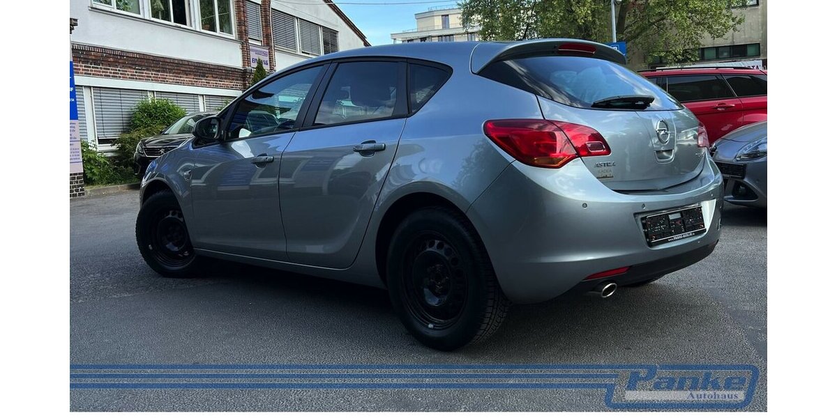 Opel Astra 1.4 150 Jahre *SHZ*PDC*AUX*Teilleder* 112.935 km 6.890 &euro; Berlin 13187