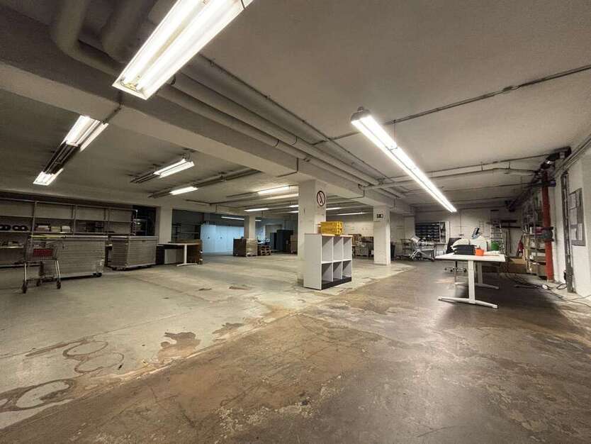 Halle in Berlin 1.601,94 € 177.96 m²