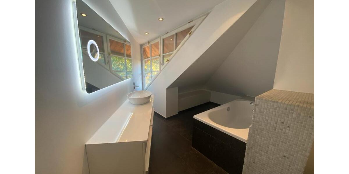 Dachgeschoßwohnung Kleinmachnow - 4 Zimmer, 131 m&sup2;, 749.000&euro; | Angebot:26515680
