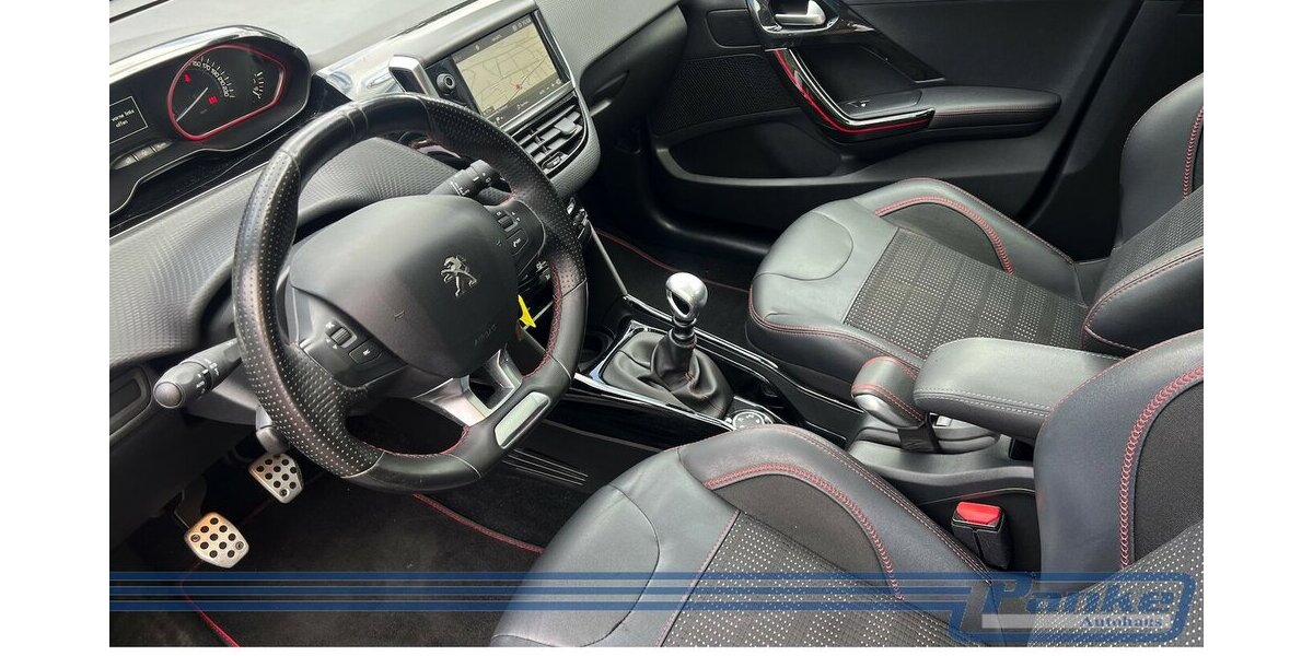 Peugeot 2008 1.2 PT 130 Allure*Pano*Navi*Leder*1-Hand* 79.035 km 10.990 &euro; Berlin 13187
