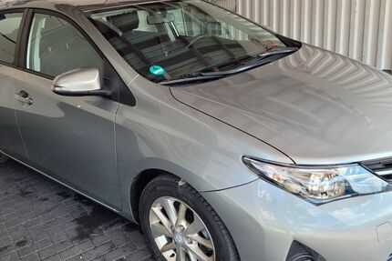 Toyota Auris 84.627 km 7.400 &euro; Berlin 12277
