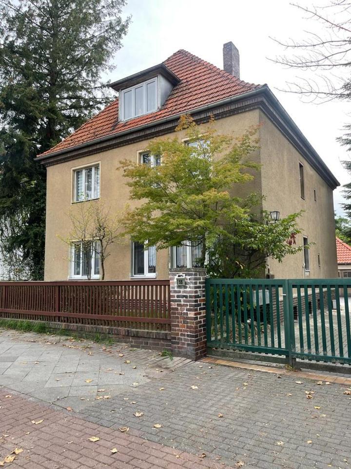Mehrfamilienhaus mit großem Grundstück in Hohen Neuendorf