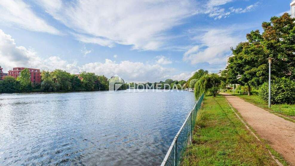 Moderne 2-Zimmer-Wohnung mit Balkon in erstklassiger Wasserlage und Blick auf die Spree 2 zimmer