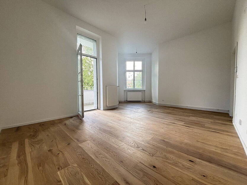 PROVISIONSFREI: Hochwertig sanierte 2 Zi. Whg. mit Balkon in zentraler Lage