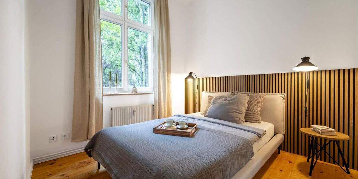 Möbliert und renovierte 65?m² Altbauwohnung mit Balkon + Badewanne im Simon-Dach-Kiez 2 zimmer